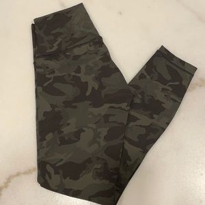 EUC Wunder Under 25” Pants